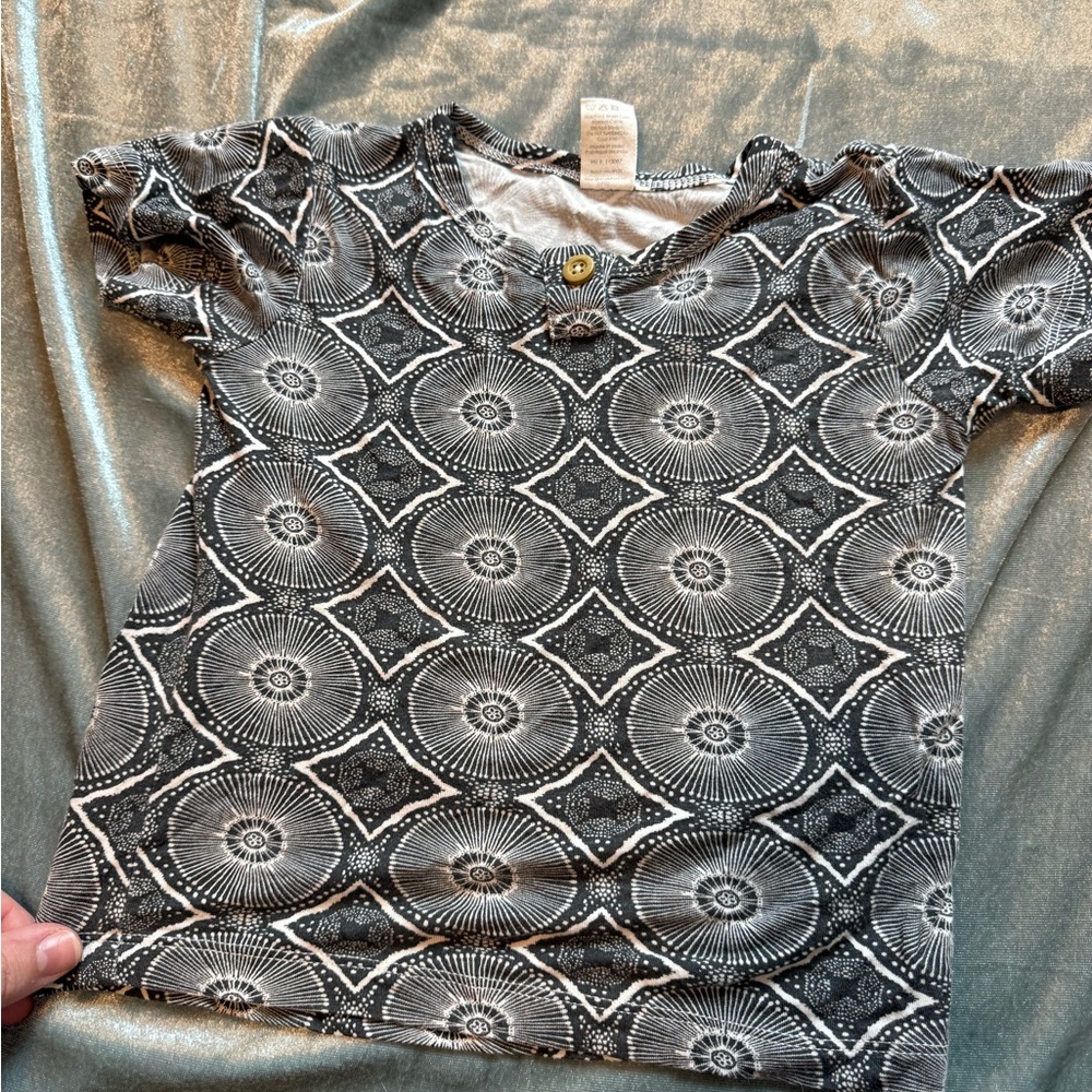 Kate Quinn The woods T-shirt with